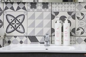 Modern Apartment at Piazza del Gesu'