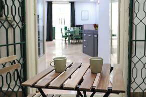 Modern Apartment at Piazza del Gesu'