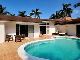 Jamaica Dream Villa - Iron Shore Escape