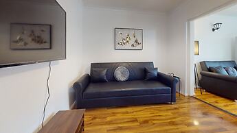 Dagenham - 4 Beds - Sleeps 8 - Wifi