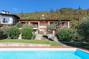 Le Olive 8-4 Apartment