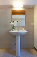 Le Olive 8-4 Apartment