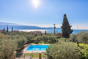 Le Olive 8-4 Apartment