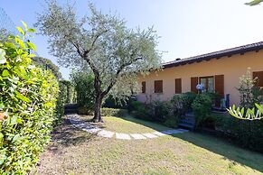 Le Olive 8-4 Apartment