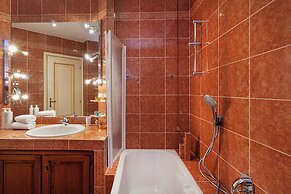 La finestra sul cortile di Via Roma