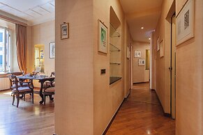 La finestra sul cortile di Via Roma