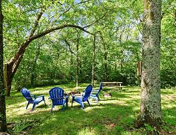Beautiful Home on a Quiet Lot, Sleeps 14, Treehouse & Game Room!