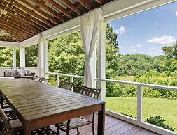 Beautiful Home on a Quiet Lot, Sleeps 14, Treehouse & Game Room!