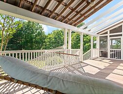 Beautiful Home on a Quiet Lot, Sleeps 14, Treehouse & Game Room!