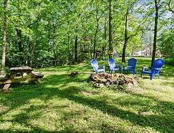 Beautiful Home on a Quiet Lot, Sleeps 14, Treehouse & Game Room!