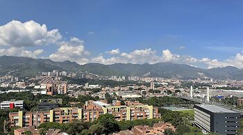Edificio Alcazar de Oviedo BY Host Medellin