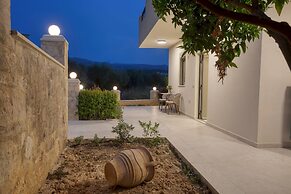 Adore White Natural Retreat by Estia