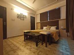 Goroomgo Daddy's Manali