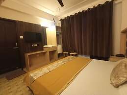 Goroomgo Daddy's Manali