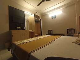 Goroomgo Daddy's Manali