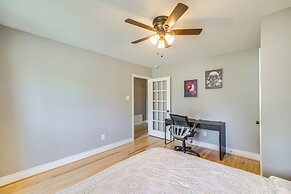 Pet-friendly Home w/ Deck - 6 Mi to NRG Stadium!