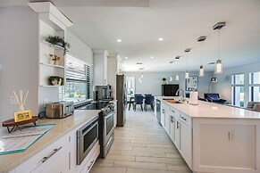 Bonita Springs Home w/ Lake Views: 8 Mi to Beach!