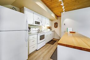 Welcoming Incline Village Condo ~ 2 Mi to Beach!