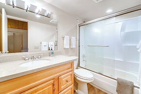 Welcoming Incline Village Condo ~ 2 Mi to Beach!