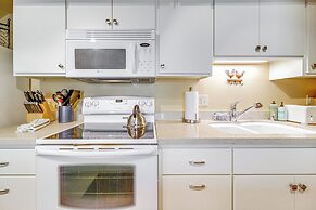 Welcoming Incline Village Condo ~ 2 Mi to Beach!