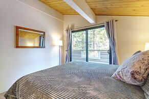 Welcoming Incline Village Condo ~ 2 Mi to Beach!