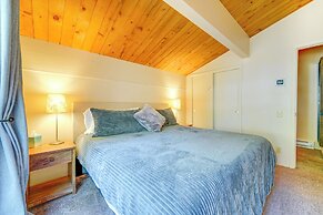 Welcoming Incline Village Condo ~ 2 Mi to Beach!