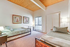 Welcoming Incline Village Condo ~ 2 Mi to Beach!