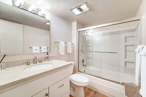 Welcoming Incline Village Condo ~ 2 Mi to Beach!