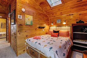 Easy-access Pigeon Forge Cabin w/ Hot Tub!