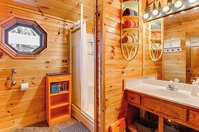 Easy-access Pigeon Forge Cabin w/ Hot Tub!