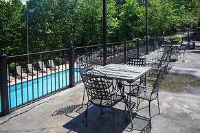 Easy-access Pigeon Forge Cabin w/ Hot Tub!
