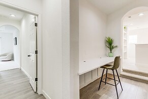 Seasonal Pool, Balcony: Quiet & Cozy Aurora Condo!