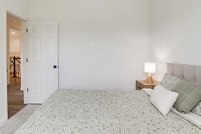 Seasonal Pool, Balcony: Quiet & Cozy Aurora Condo!