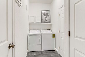 Seasonal Pool, Balcony: Quiet & Cozy Aurora Condo!