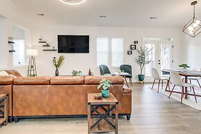 Seasonal Pool, Balcony: Quiet & Cozy Aurora Condo!