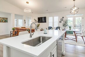 Seasonal Pool, Balcony: Quiet & Cozy Aurora Condo!