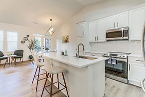 Seasonal Pool, Balcony: Quiet & Cozy Aurora Condo!