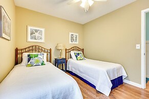 Carolina Beach Condo w/ Balcony: Walk to the Ocean