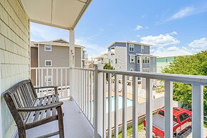 Carolina Beach Condo w/ Balcony: Walk to the Ocean