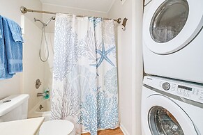 Carolina Beach Condo w/ Balcony: Walk to the Ocean