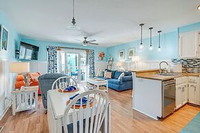 Carolina Beach Condo w/ Balcony: Walk to the Ocean