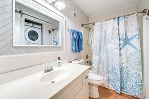 Carolina Beach Condo w/ Balcony: Walk to the Ocean