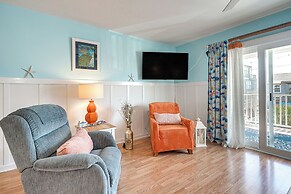 Carolina Beach Condo w/ Balcony: Walk to the Ocean