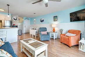 Carolina Beach Condo w/ Balcony: Walk to the Ocean