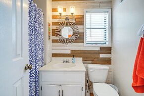 Carolina Beach Condo w/ Balcony: Walk to the Ocean