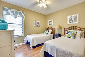 Carolina Beach Condo w/ Balcony: Walk to the Ocean