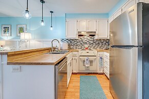 Carolina Beach Condo w/ Balcony: Walk to the Ocean