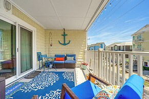 Carolina Beach Condo w/ Balcony: Walk to the Ocean