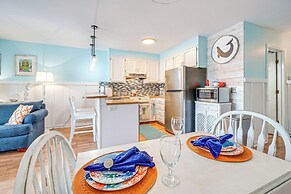 Carolina Beach Condo w/ Balcony: Walk to the Ocean