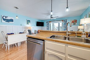 Carolina Beach Condo w/ Balcony: Walk to the Ocean